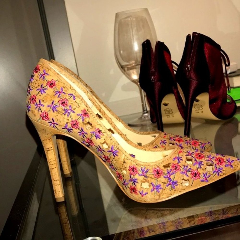 Adorable Jessica Simpson 4" Cork Heel w/ cutouts and embroidery